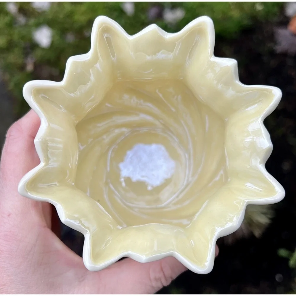 Vintage Belleek Neptune Twisted Swirl Sea Shell Seashell Vase‎ Light Yellow 4
